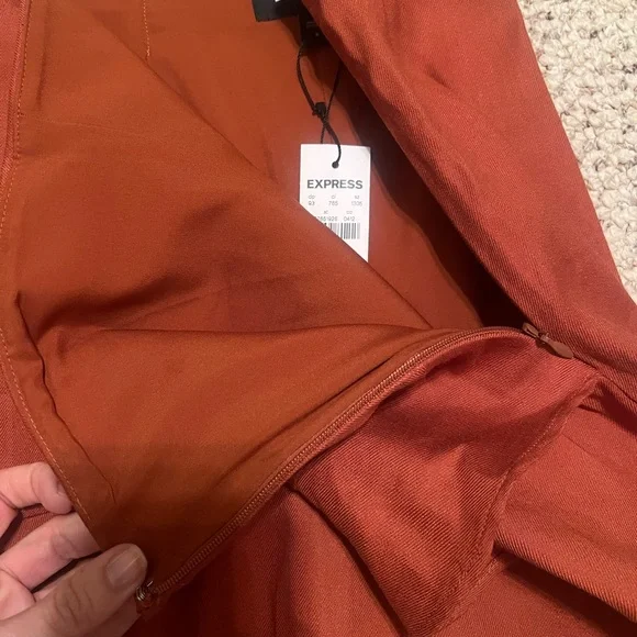 Express Rust Ruffle Skort - Picture 3 of 5